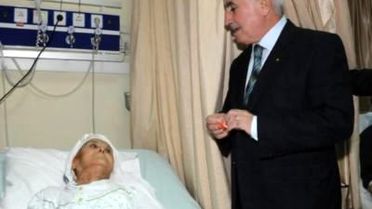 Vali, Şükriye Nine'ye Altın Takıp, İki Bebeğe İsim Verdi