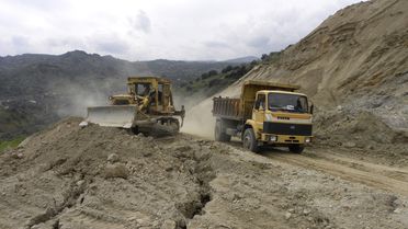 Özel İdare Köy Yollarına Neşter Vurdu