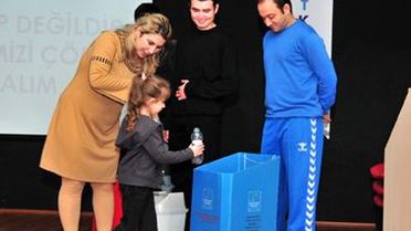 Hem Eğleniyor, Hem Öğreniyorlar