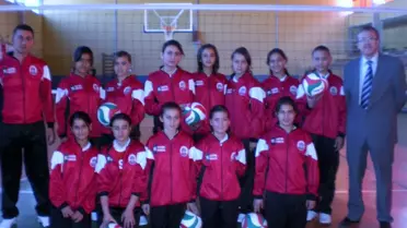 Gediz Altınkent İlköğretim Okulu Yıldız Kızlarda Rakip Tanımıyor