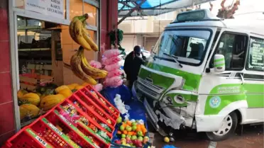 Otomobil Minibüse Çarptı: 5 Yaralı
