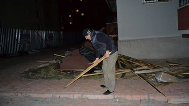 Şiddetli Rüzgar Çatı Uçurdu