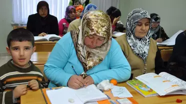 Çocuklarıyla Birlikte Okuma Yazma Öğreniyorlar