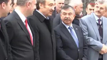 Savunma Bakanı Hediye Silahı Kabul Etmedi