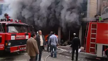 Mağazada Yangın Çıktı, 5'inci Katta Oturan Bankacı Dumandan Öldü