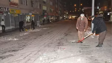 Hakkari'de Kar Temizleme Çabası