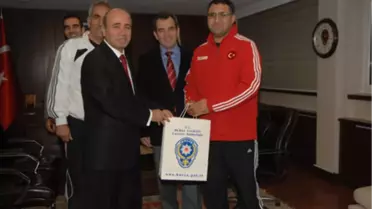 Şampiyon Kızlar Büyükşehir'in Gururu