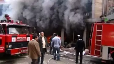 Samsun2mağazada Yangın Çıktı, 5'inci Katta Oturan Bankacı Dumandan Öldü