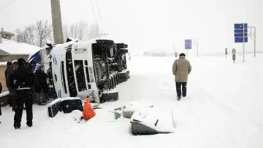 Ahlat'ta Trafik Kazası: 1 Ölü, 1 Yaralı