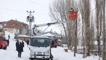 Kara Kışta Enerji Nakil Hattı Çalışması