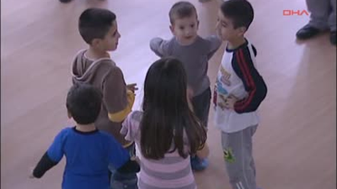 Anneler Çocuklarıyla Pilates Yapıyor