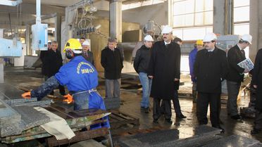 Düzce Valisi Şahin Belediyenin Şantiyesini İnceledi