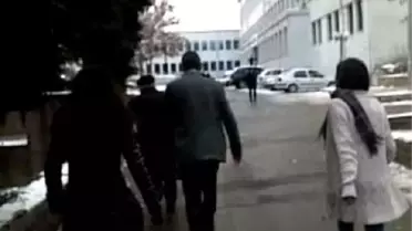 Öğrenciler Profesör Çeçen'i Protesto Etti
