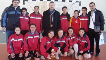 Genç Kız Futsalda Vezirköprü Lisesi İl İkincisi
