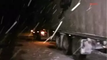 Otomobil, Park Halindeki Tır'a Çarptı 1 Ölü, 1 Yaralı