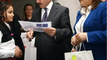 Bakan Dinçer Öğrencilerle Bir Araya Geldi