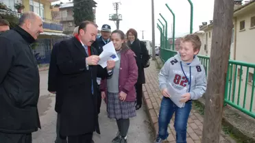 Başkan Doğan Öğrencilere Karne Hediyesi Verdi