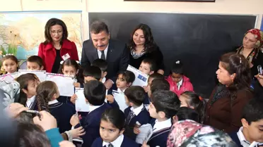 Başkan Tuna Karne Dağıttı