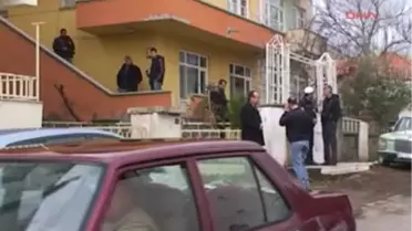 Ezine'de Üç Kişilik Aile Ölü Bulundu