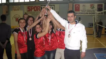 Voleybola Bor Kız Meslek Damgası