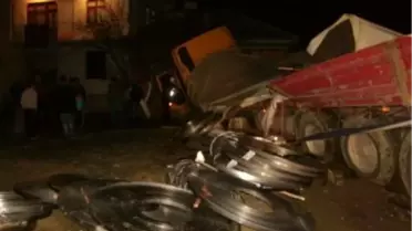 Düzce'de Tır Şarampole Devrildi