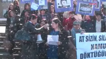 Kadınların Mahkele Önünde Şiddet İsyanı