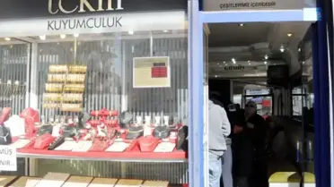 Kuyumcu Soygununu, Arkada Yemek Yiyen Sahibi Engelledi