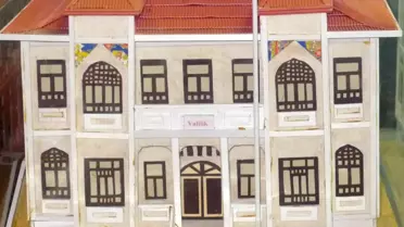 Tarihi Binaların Maketini Yapıyor