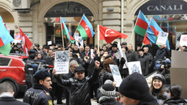 Azerbaycan'da Fransa'ya Tepkiler Sürüyor