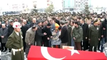 Şehit Teğmen Sağır Toprağa Verildi