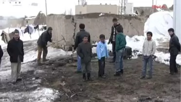 Van'da Çadır Yangını, Bir Çocuk Yanarak Can Verdi