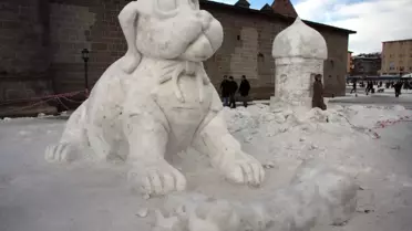 Selçuklu, Osmanlı ve Şehir Kültürünü Yansıtan 'Kar Heykeller' Büyük İlgi Gördü