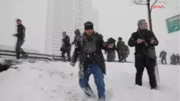 İstanbul Kara Teslim Oldu