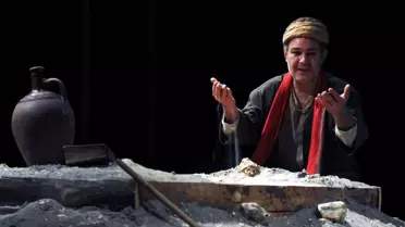 Kbt 'Yunus Emre Aşk Ateşi' Adlı Oyunu Sahneledi