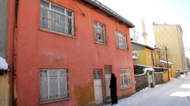 Antalya'da Sözleşmeyle Satılan Kız, Sivas'ta Baba Evinde Ortaya Çıktı