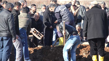Öğretmenin Eşi ve Çocukları Toprağa Verildi