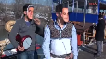 Bartın'da Köçek ve Darbukacıdan Fransa'ya İlginç Tepki