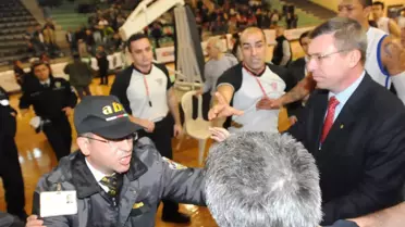 Basketbol Maçında Kavga Çıktı, Maç Yarım Kaldı