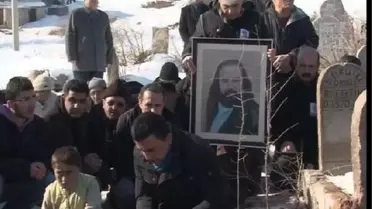 Şömine Kurbanı Ressam Kendi Çizdiği Portresiyle Son Yolculuğuna Uğurlandı