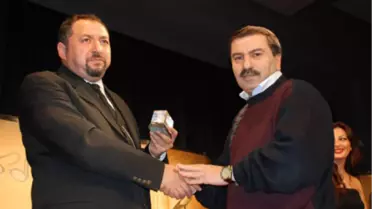 'Ömürsün Doktor' Yalova'da Sahne Aldı