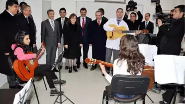 Bakan Şahin Yaşar Torun Gençlik Merkezi'ni Hizmete Açtı