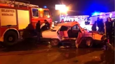 İki Otomobil Kavşakta Çarpıştı: 3 Yaralı