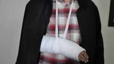 Kolu Sıkışan Polisi Metrelerce Sürükledi