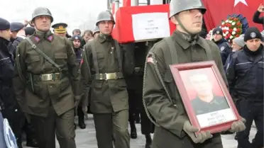 Şehit Onbaşıyı 3 Bin Kişi Uğurladı