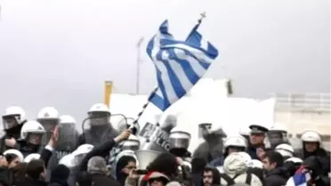 Yunanistan'da Protesto Devam Ediyor