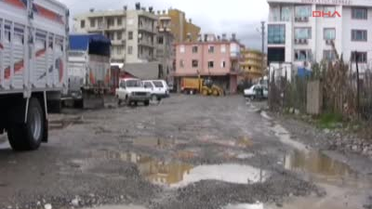 Bozuk Yolları Onarmayan Belediyeye Oltalı Protesto