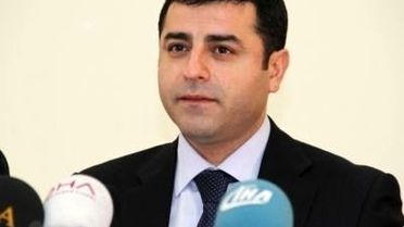 Demirtaş, Van Belediyesi'ni Ziyaret Etti