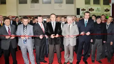 Gıda Fuarı'nda Pasta Kızlar