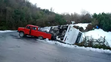 Maden İşçilerini Taşıyan Midibüs Devrildi: 5 Yaralı