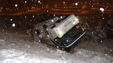 Yolcu Otobüsü Şarampole Yuvarlandı: 1 Ölü, 34 Yaralı